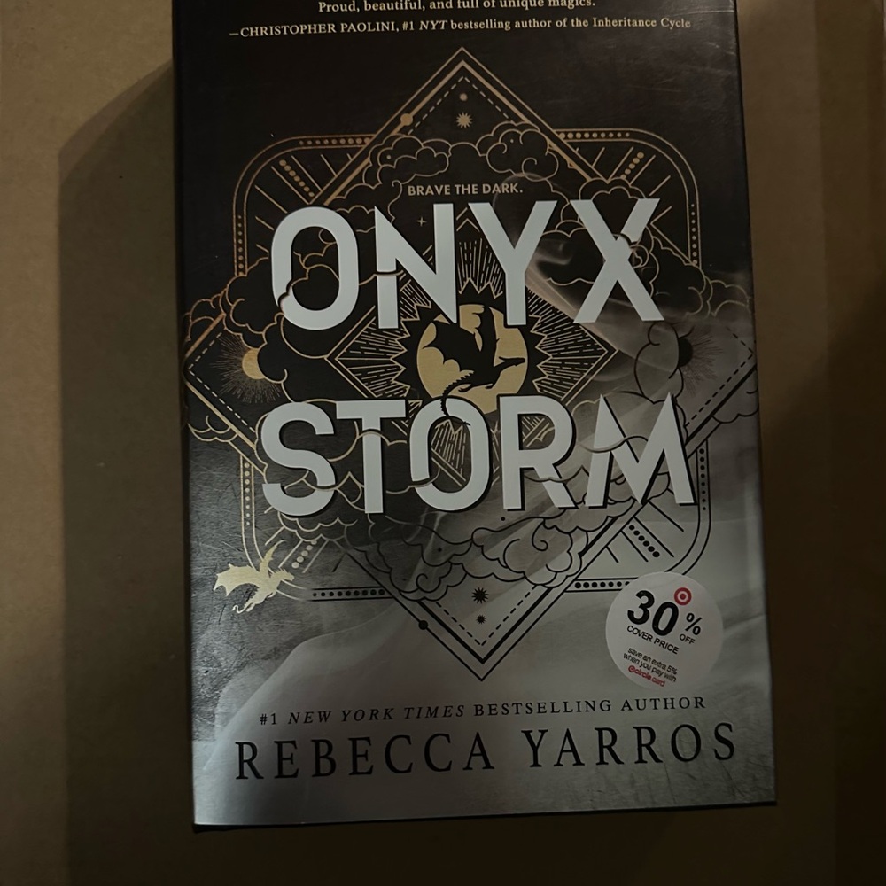 DELUXE SPECIAL EDITION 
Onyx Storm by Rebecca Yarros